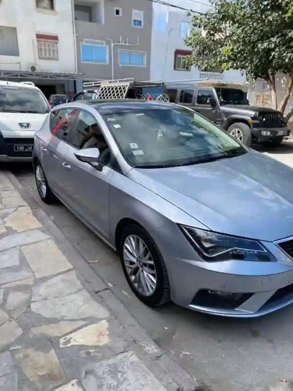 Seat Leon Essence 2020 - Vue 1