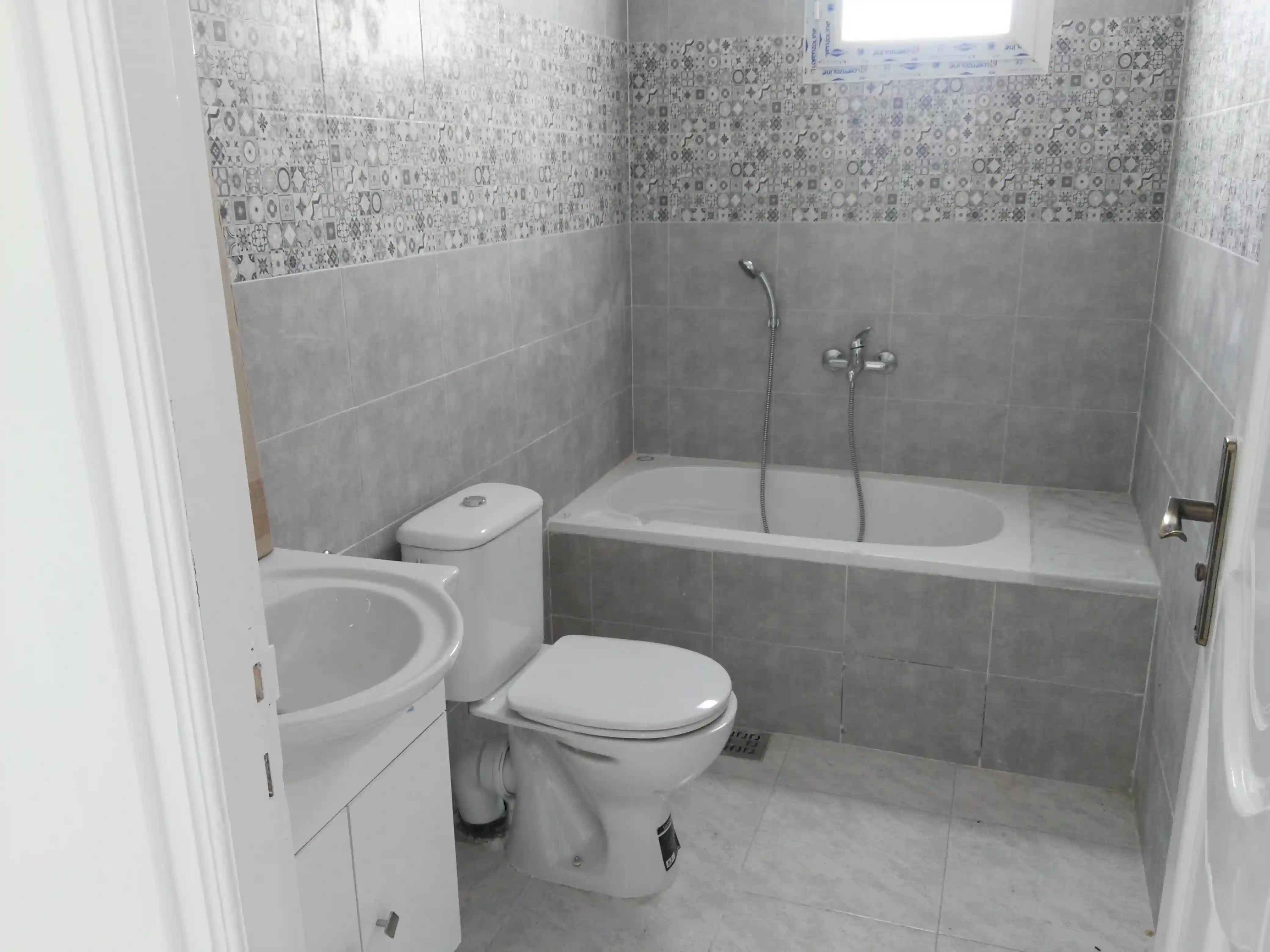 Vend Appartement Etage de Villa à Cite Ennkhilet - Vue 1