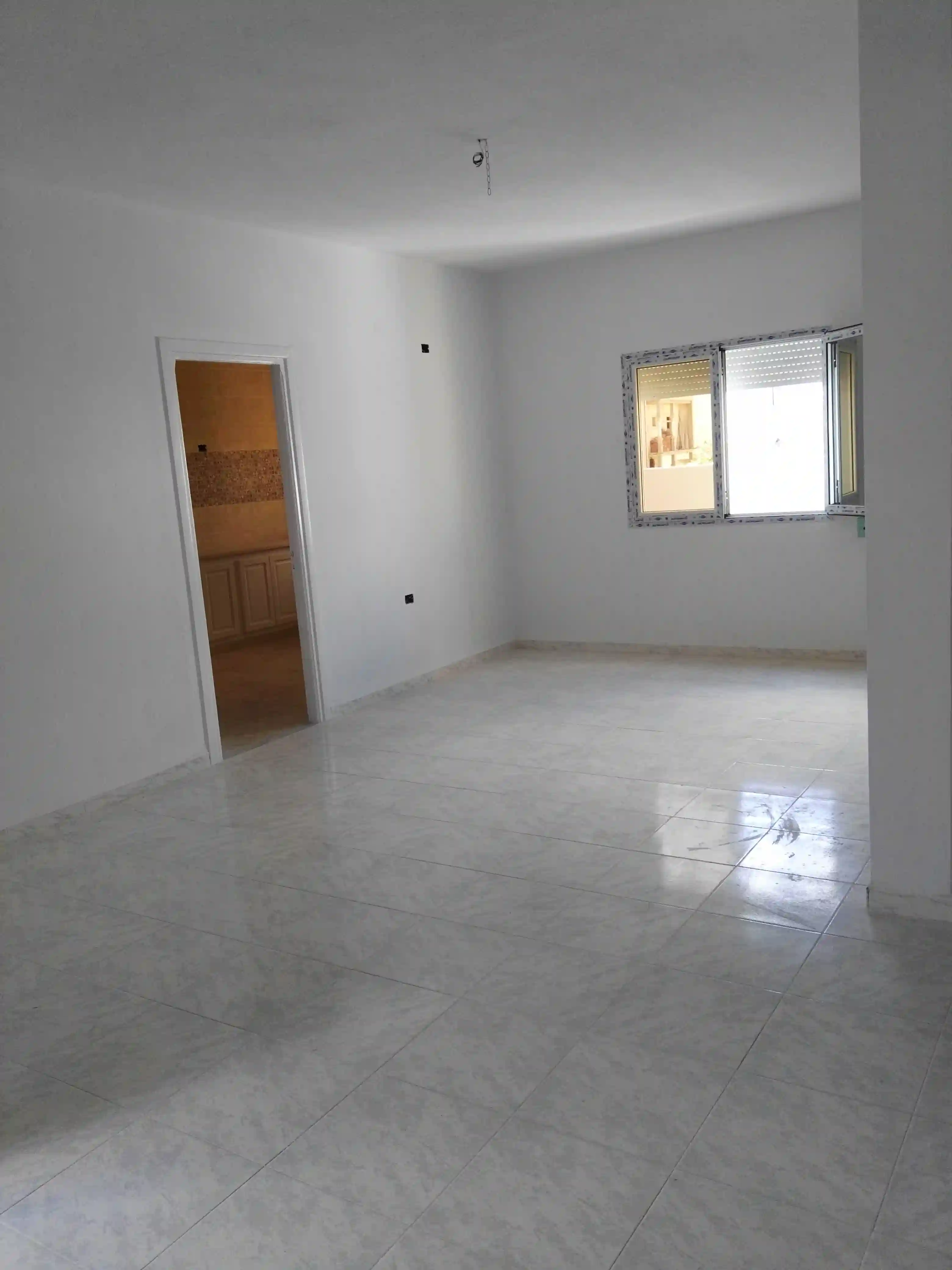 Vend Appartement Etage de Villa à Cite Ennkhilet - Vue 2