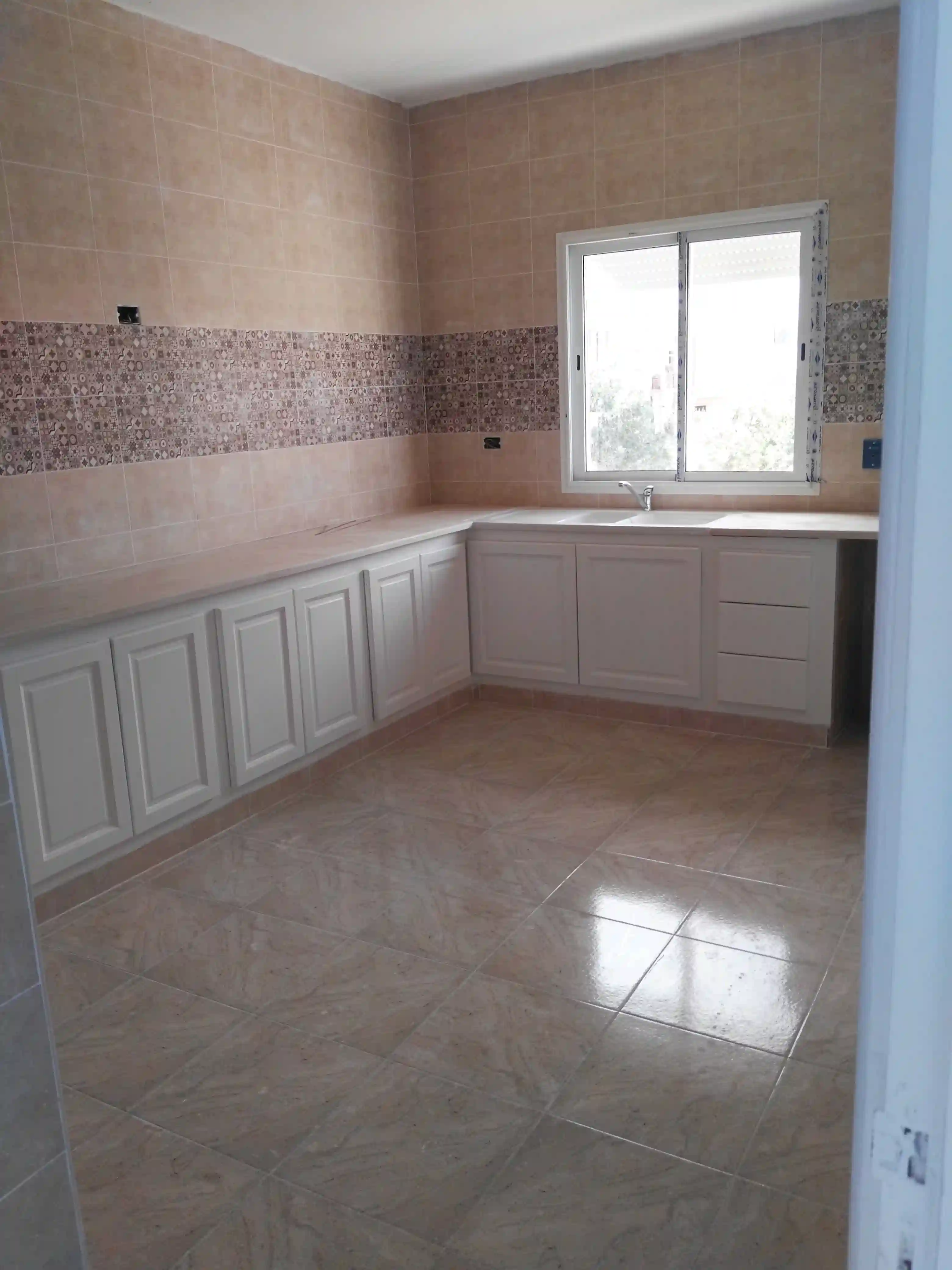 Vend Appartement Etage de Villa à Cite Ennkhilet - Vue 3
