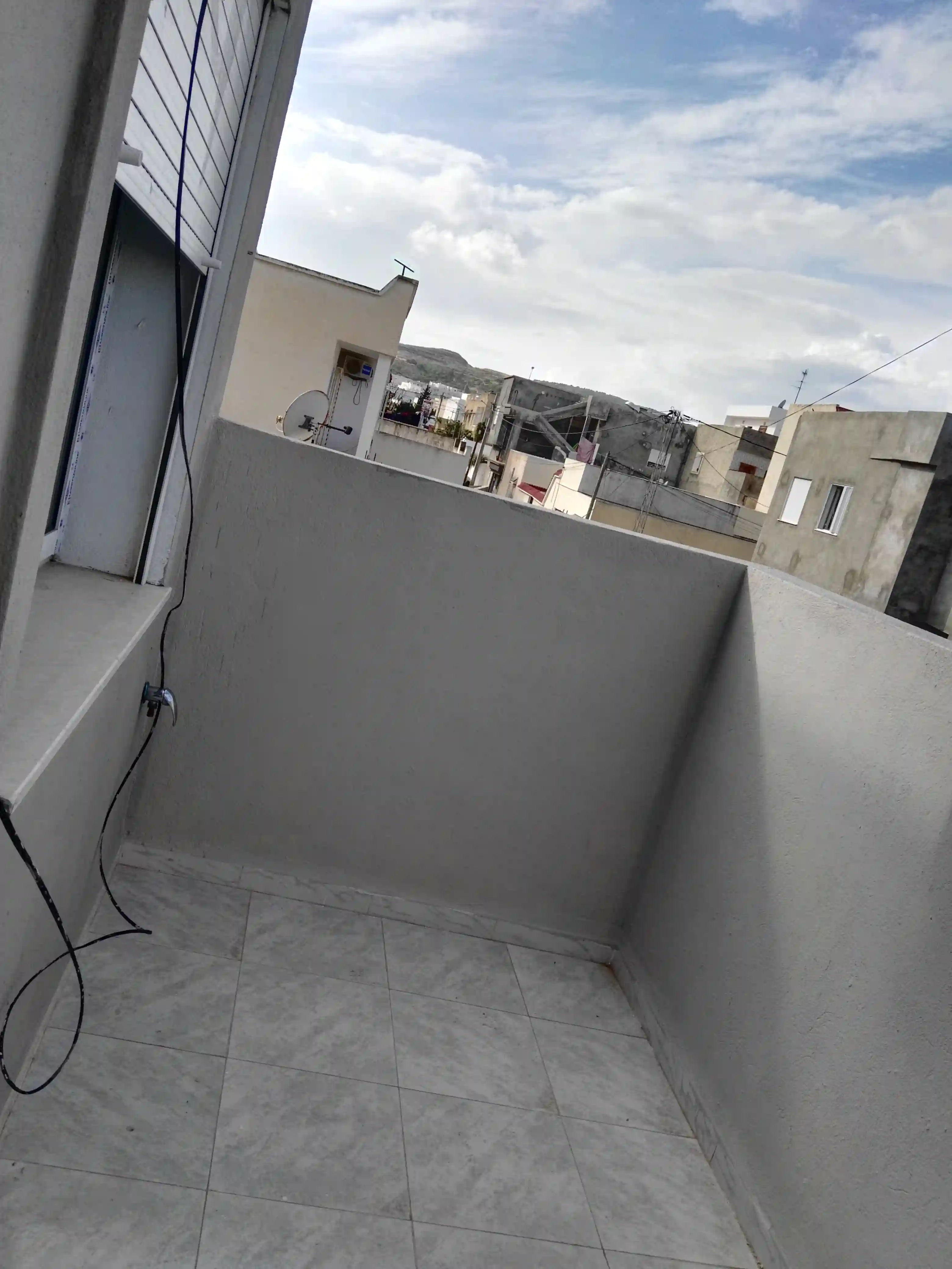 Vend Appartement Etage de Villa à Cite Ennkhilet - Vue 4