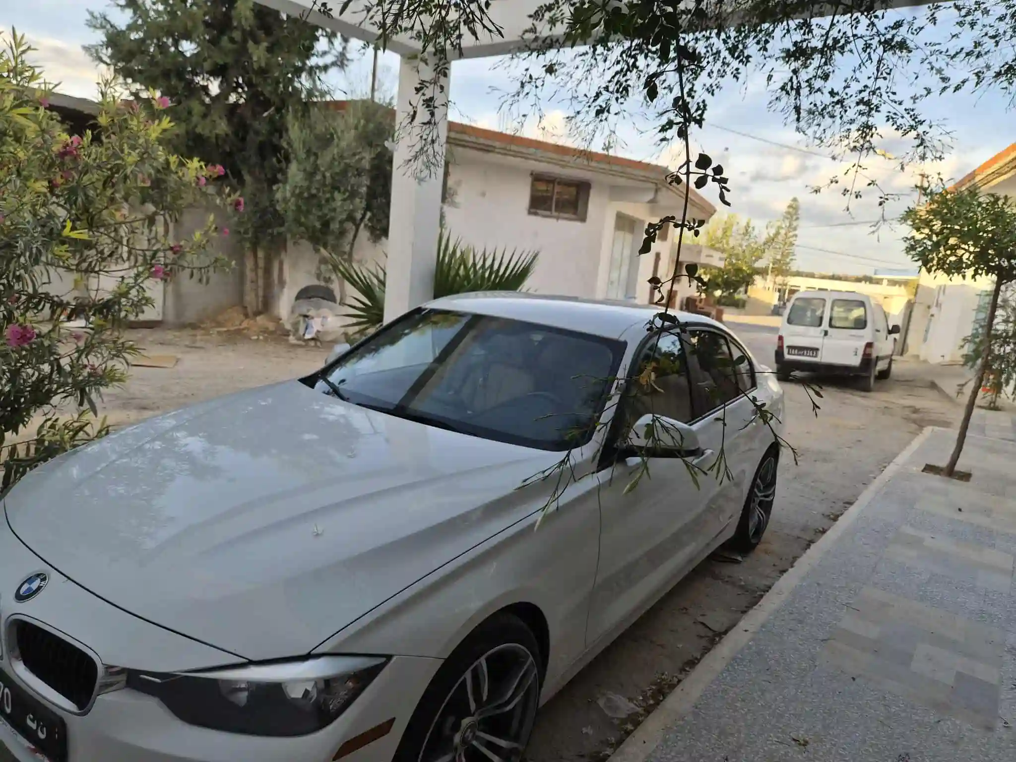 Bmw 320 i bas Kilometrage à Cite De La Plage 1 - Vue 1