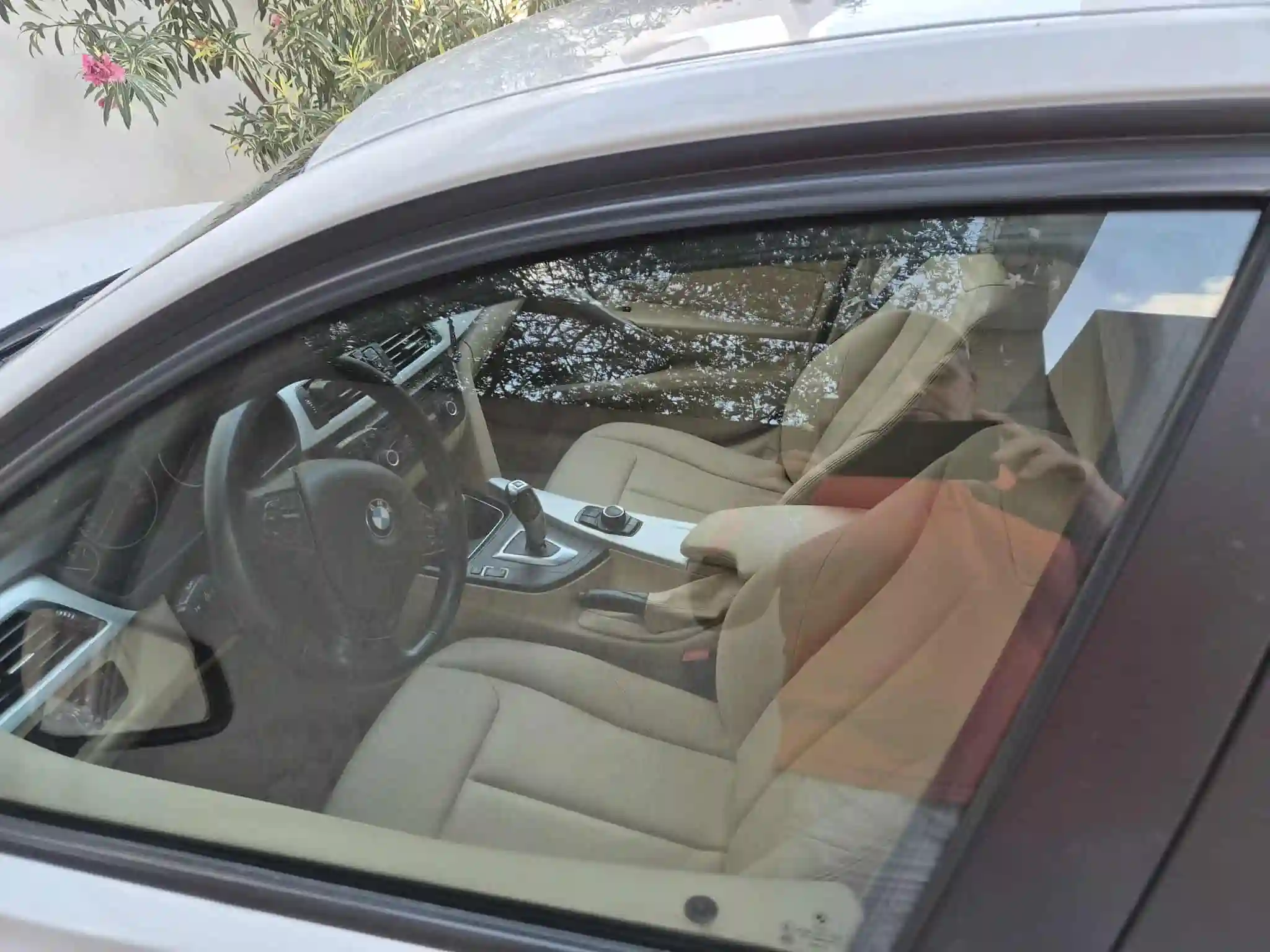 Bmw 320 i bas Kilometrage à Cite De La Plage 1 - Vue 2