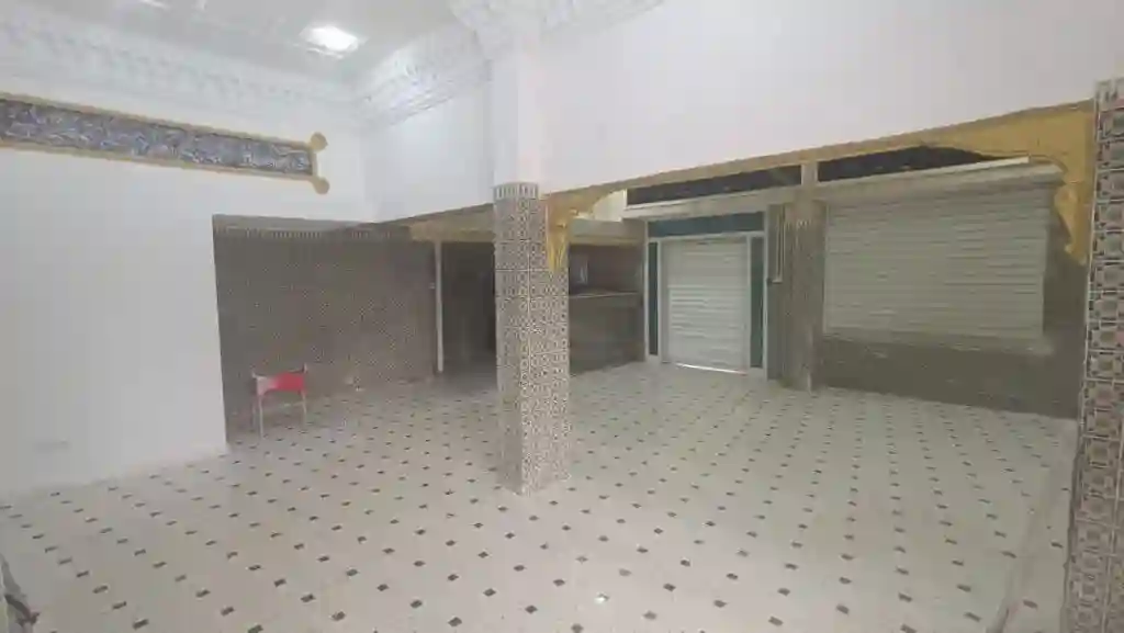 À Vendre – Local Commercial de 150 m² Avec Terrasse Idéal Pour s - Vue 2