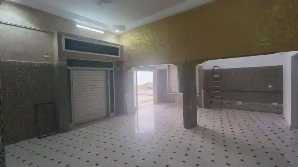 À Vendre – Local Commercial de 150 m² Avec Terrasse Idéal Pour s - Vue 3