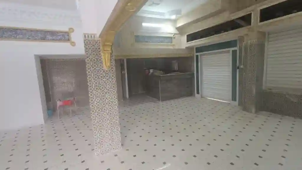 À Vendre – Local Commercial de 150 m² Avec Terrasse Idéal Pour s - Vue 5