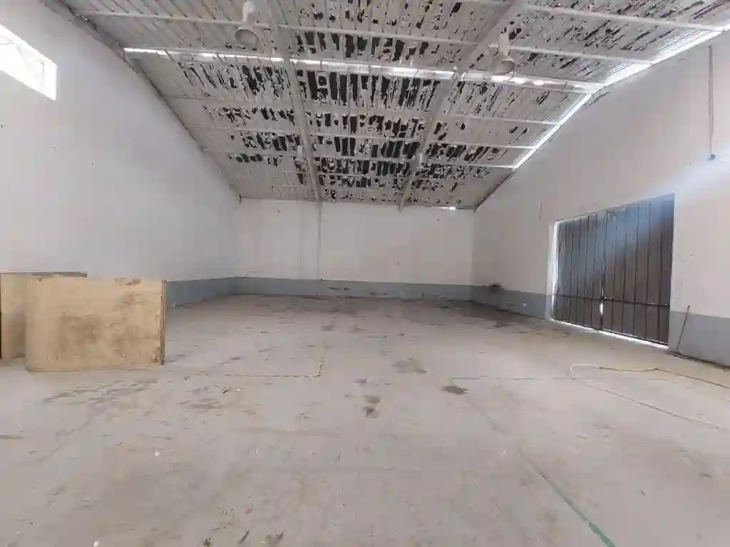 Dépôt Industriel 500 m² à Louer – Zone Industrielle bir Kassaa –