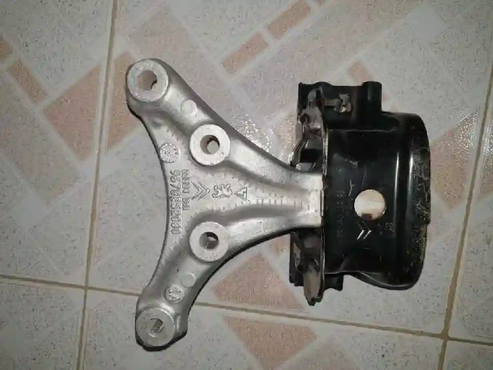 Support Moteur Peugeot 2008 208 et Citroën Original - Vue 2