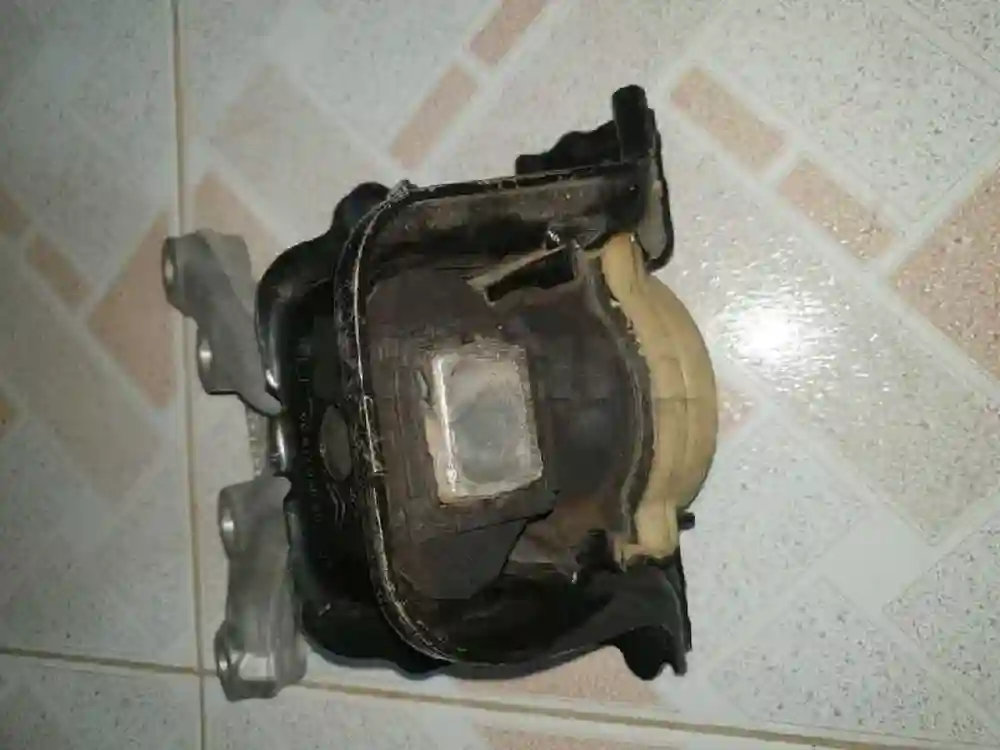 Support Moteur Peugeot 2008 208 et Citroën Original - Vue 3