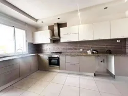 A Louer Duplex s4 au 1er Etage à la Soukra