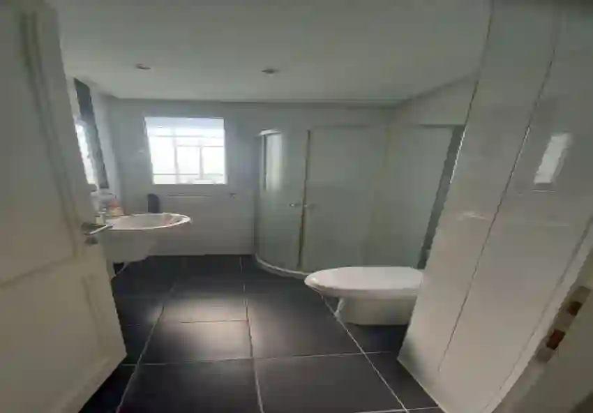 AV S1 Titré la Soukra 215 MD