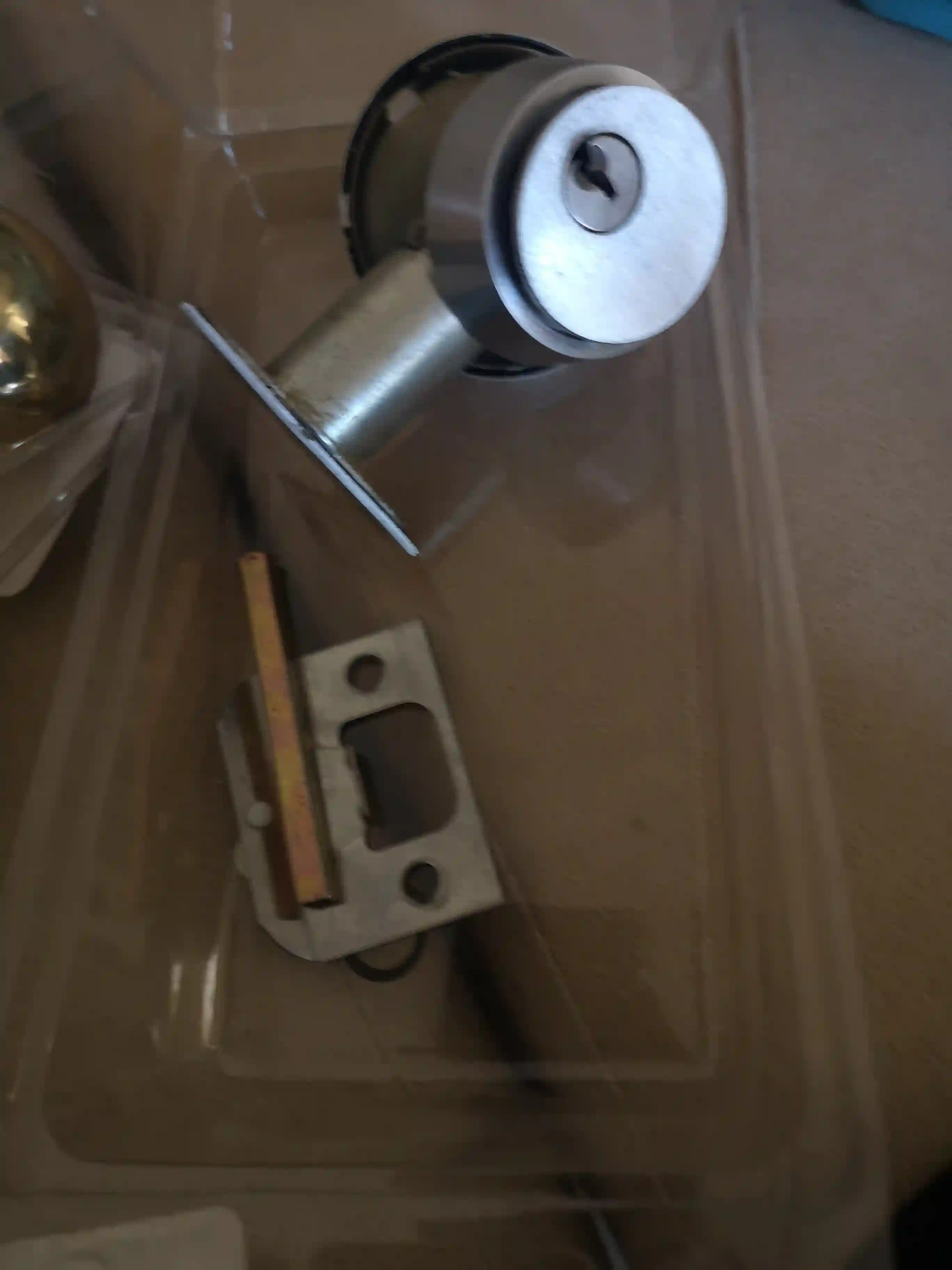 4 Serrures Argentées Importées à La Soukra