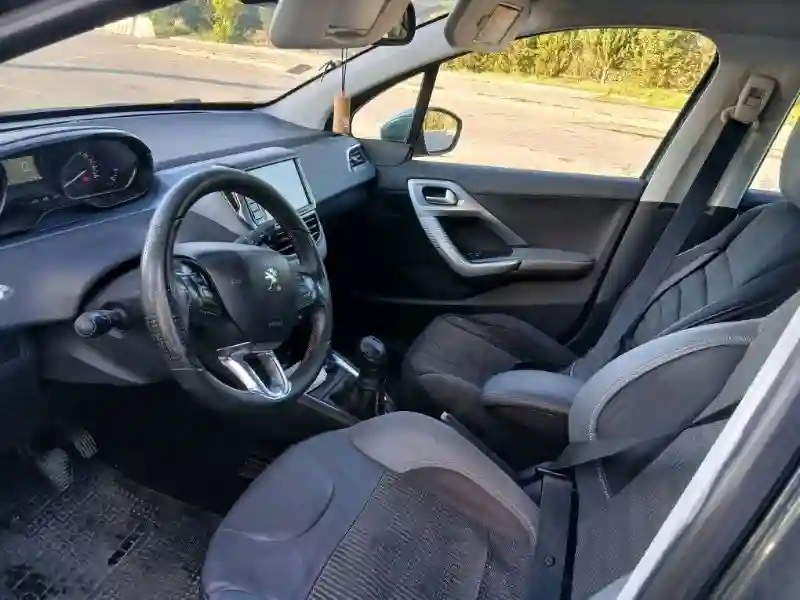 Peugeot 208 Série Spéciale City - Vue 3