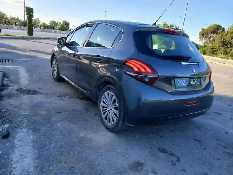 Peugeot 208 Série Spéciale City - Vue 7