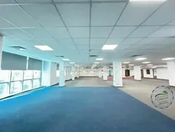 A Louer Plateau Bien Entretenu 1300 m² Charguia 2