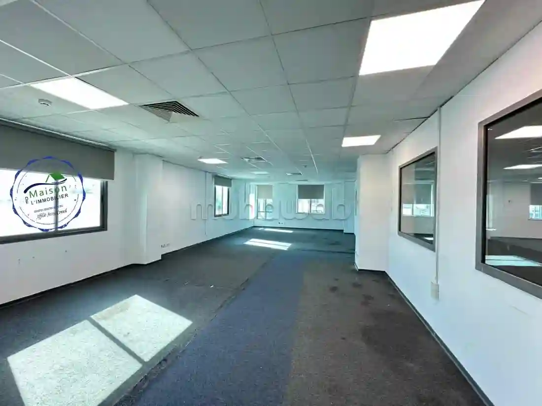 A Louer Plateau Bien Entretenu 1300 m² Charguia 2 - Vue 3