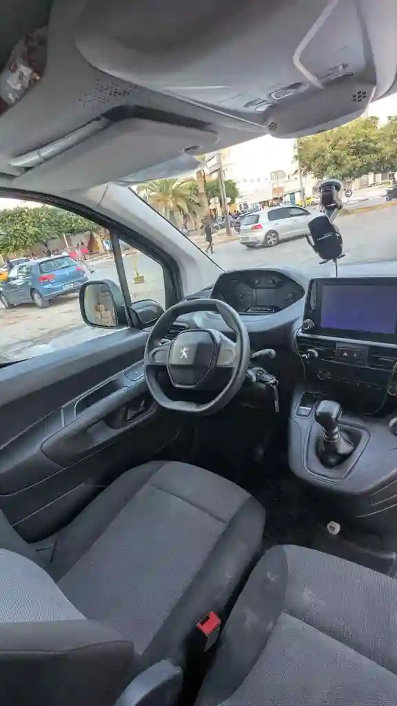 Peugeot Partner k9 - Vue 3
