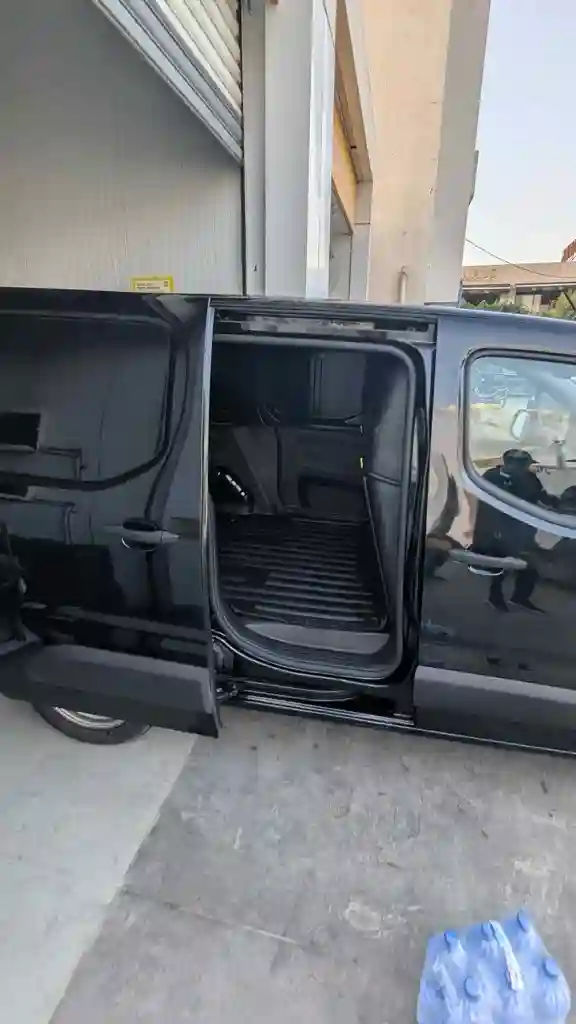 Peugeot Partner k9 - Vue 4