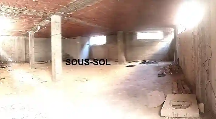 Villa 3 Étages Inachevée au Mrj6 à El Mourouj - Vue 1