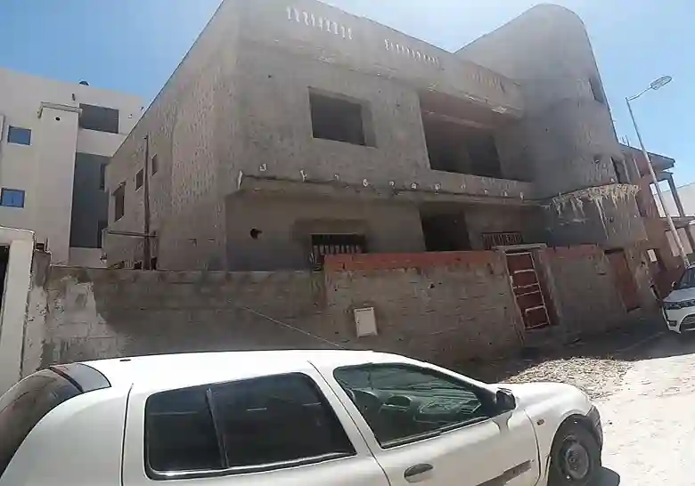 Villa 3 Étages Inachevée au Mrj6 à El Mourouj - Vue 2