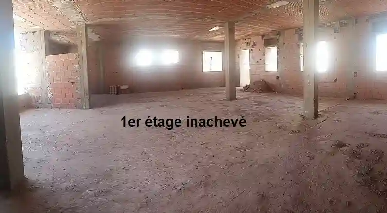 Villa 3 Étages Inachevée au Mrj6 à El Mourouj - Vue 3