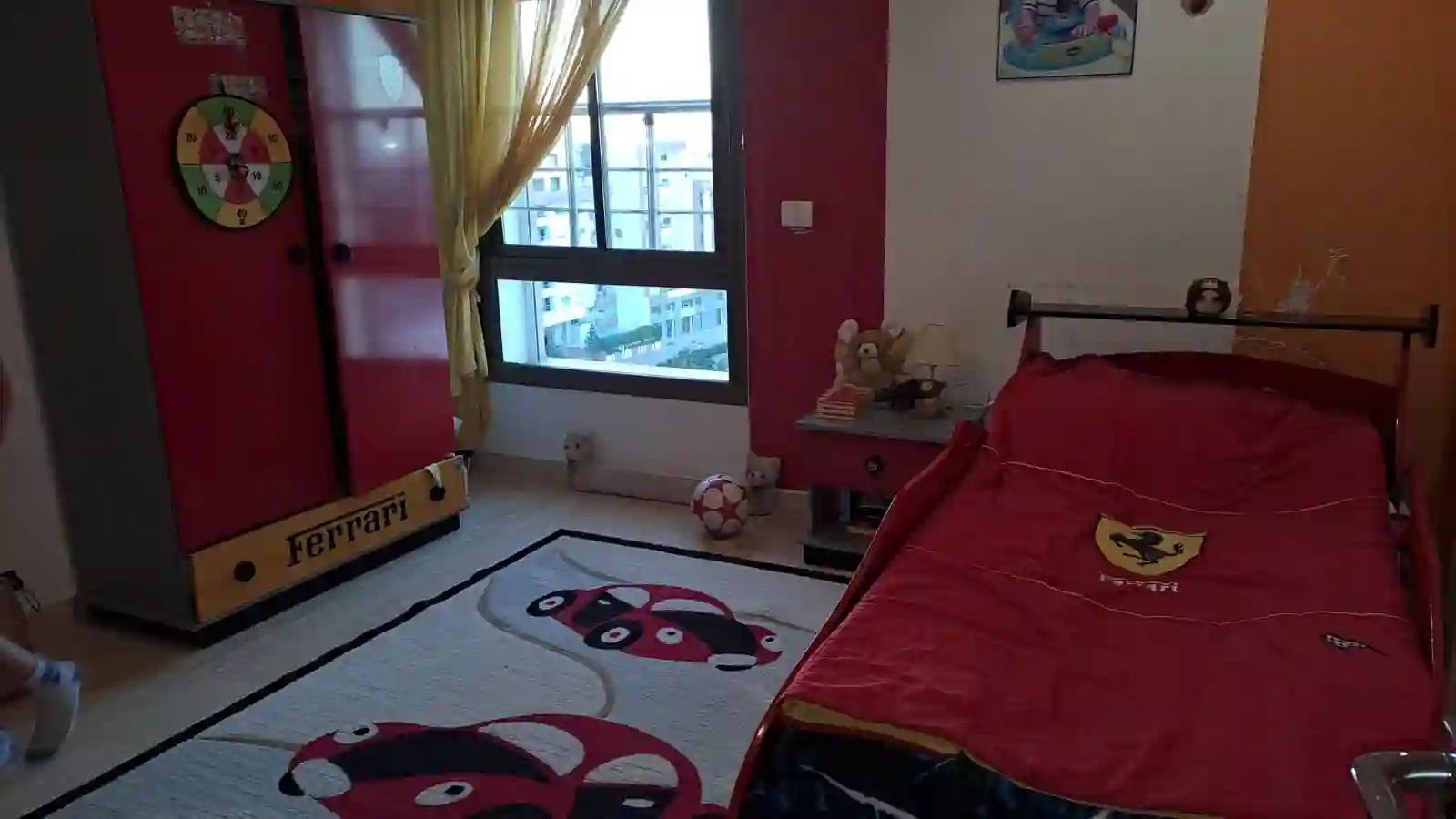 Chambre Ferrari Enfant ou ado Parfait État à Ain Zaghouan