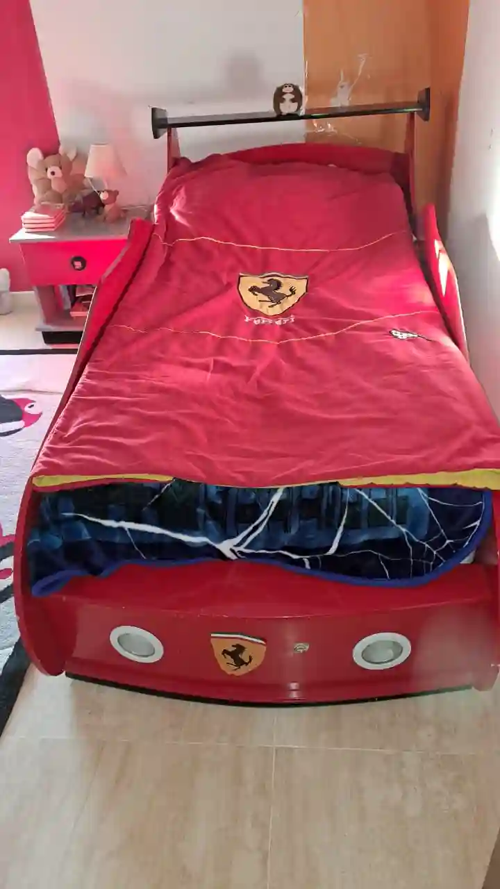 Chambre Ferrari Enfant ou ado Parfait État à Ain Zaghouan - Vue 2