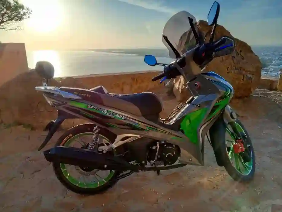 Moto Spring st 125 Neuf