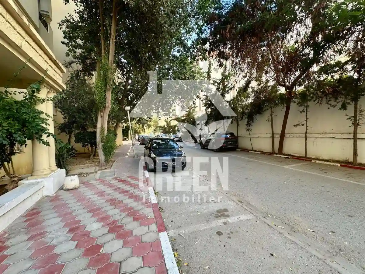 Appartement a Vendre s+3 Située à Laouina - Vue 2