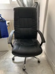 une Chaise de Bureau Noire Confortable et en Très bon État