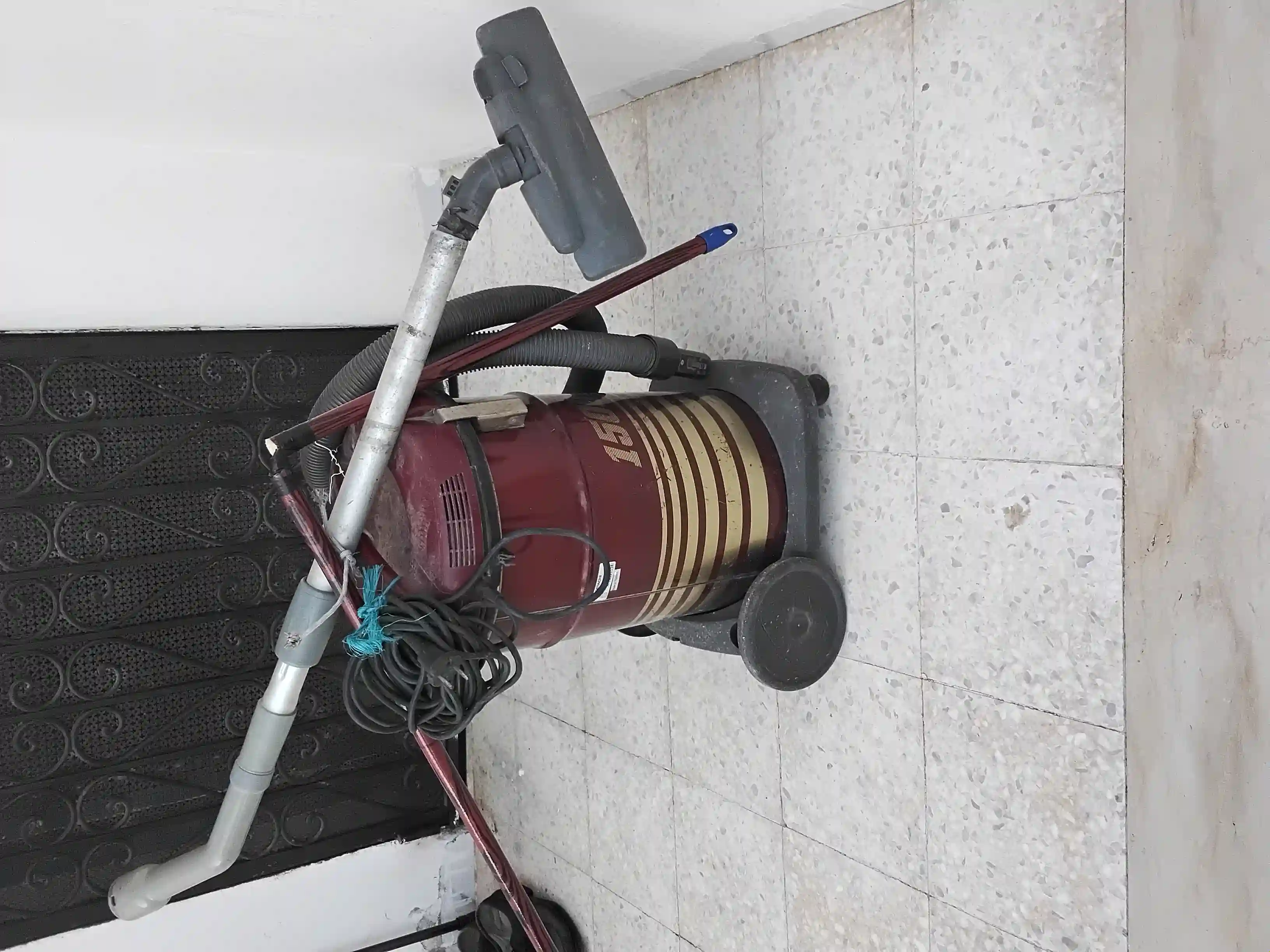 Aspirateur Hitachi à Rades - Vue 2