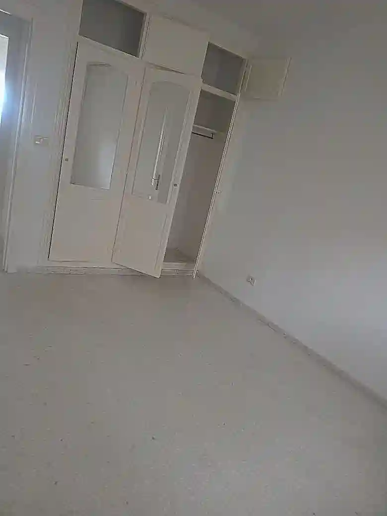 S3 tt Options Avenue Principal à Cite Ennasr 2 - Vue 2