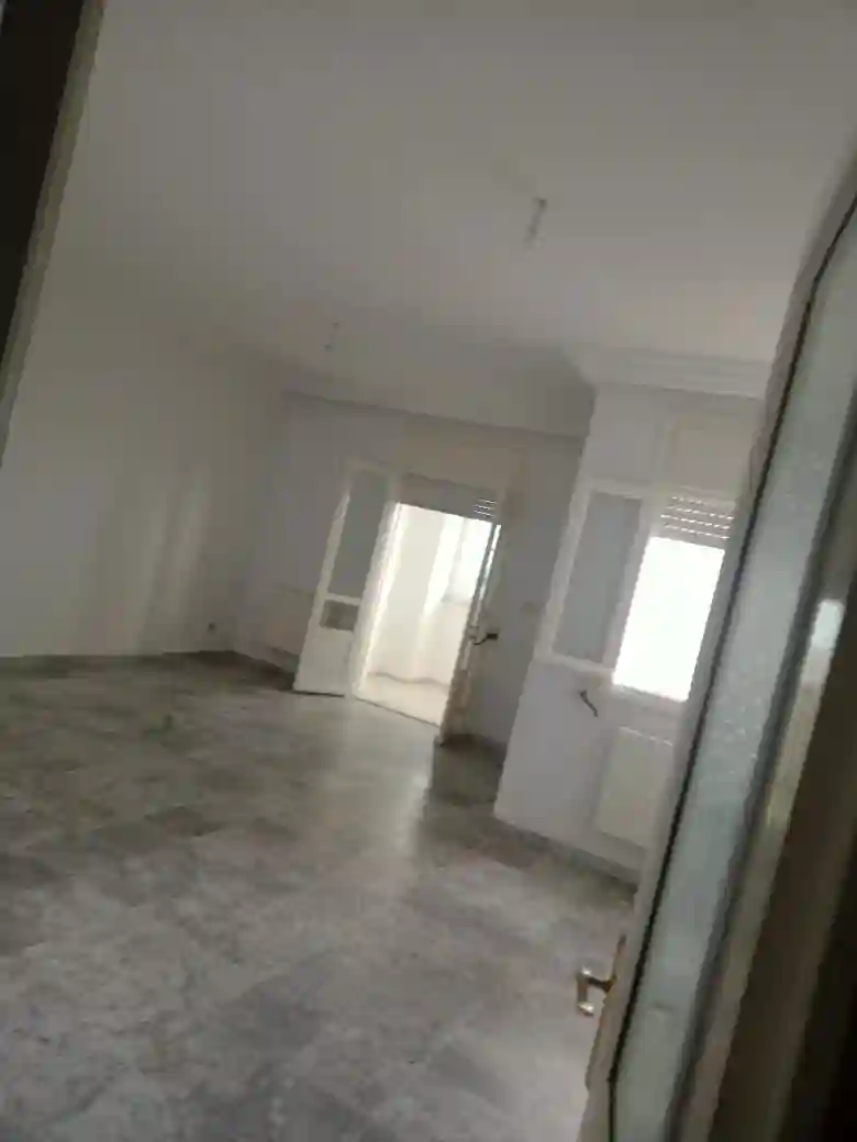 S3 tt Options Avenue Principal à Cite Ennasr 2 - Vue 3