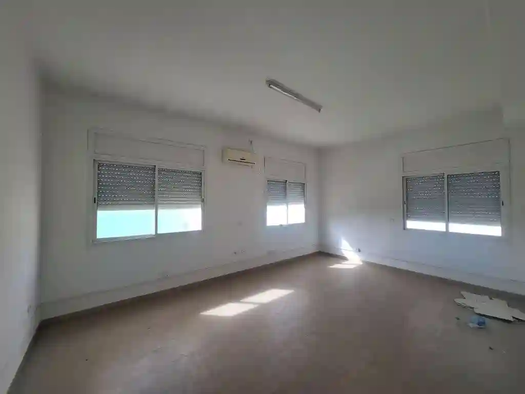 Bureau h+4 au 2ème Étage à la Zone Industrielle Mghira Emplaceme - Vue 1