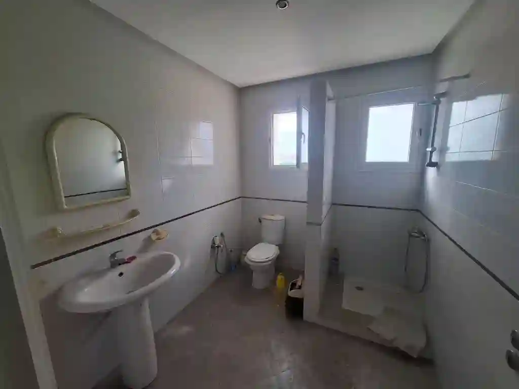 Bureau h+4 au 2ème Étage à la Zone Industrielle Mghira Emplaceme - Vue 3