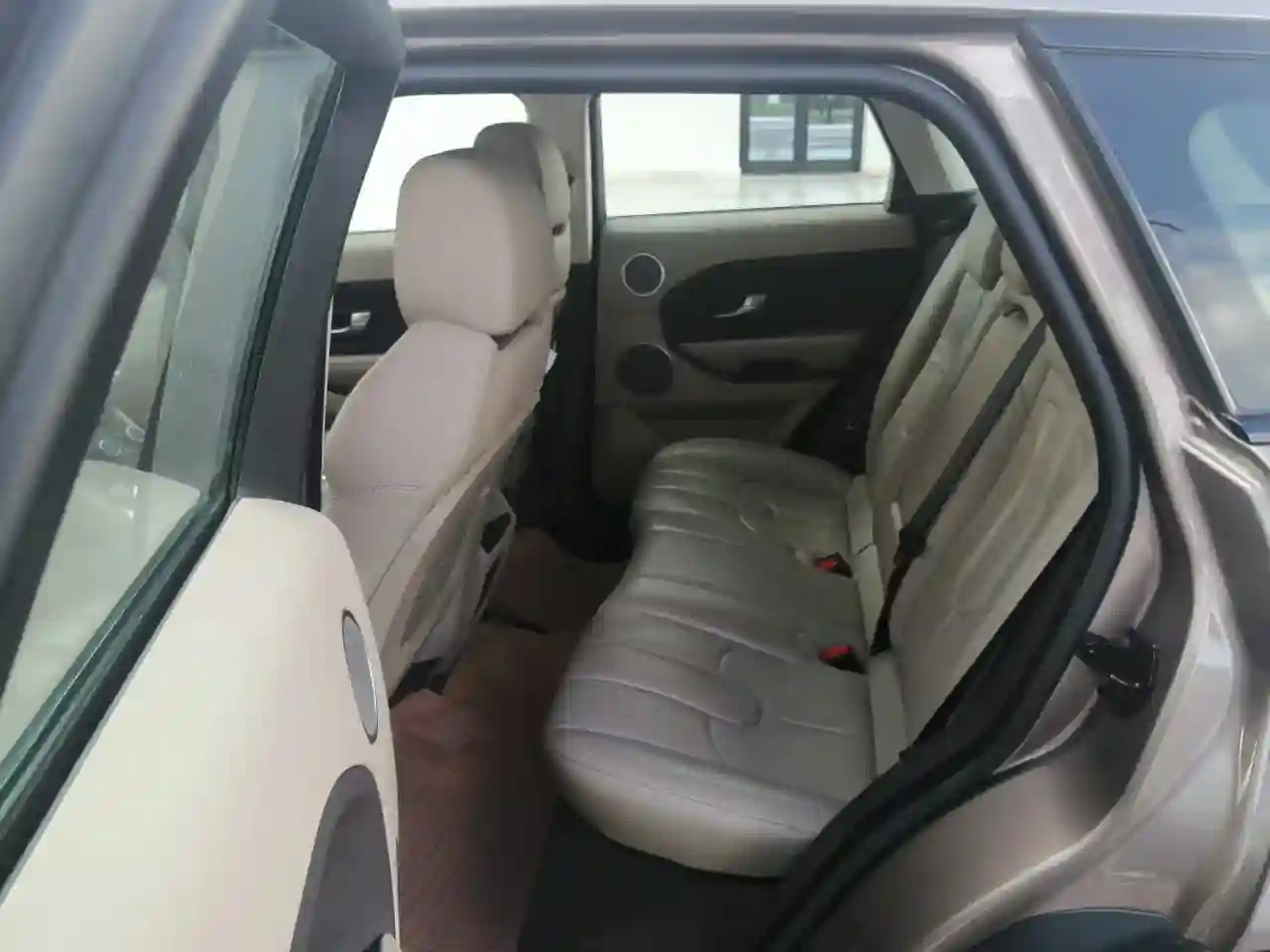 Voiture Range Rover Evoque à Rades - Vue 3