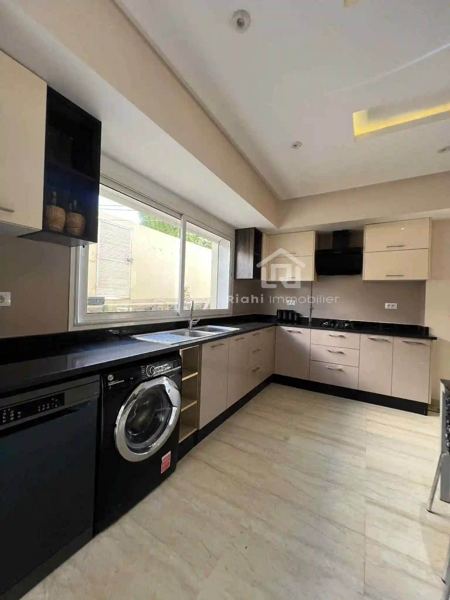 à Louer – Villa Meublée Avec Jardin à Mégrine Coteaux 🏡 - Vue 3