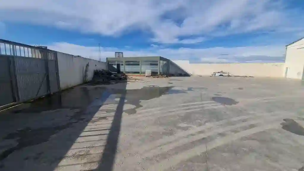 Dépôt Industriel 1230 m² à Louer à Bourbai Mhamdia – Accès g g