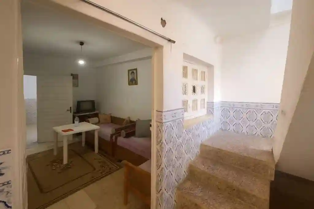 À Vendre – Maison à Deux Niveaux à ben Arous Avec Patio Intérieu - Vue 1