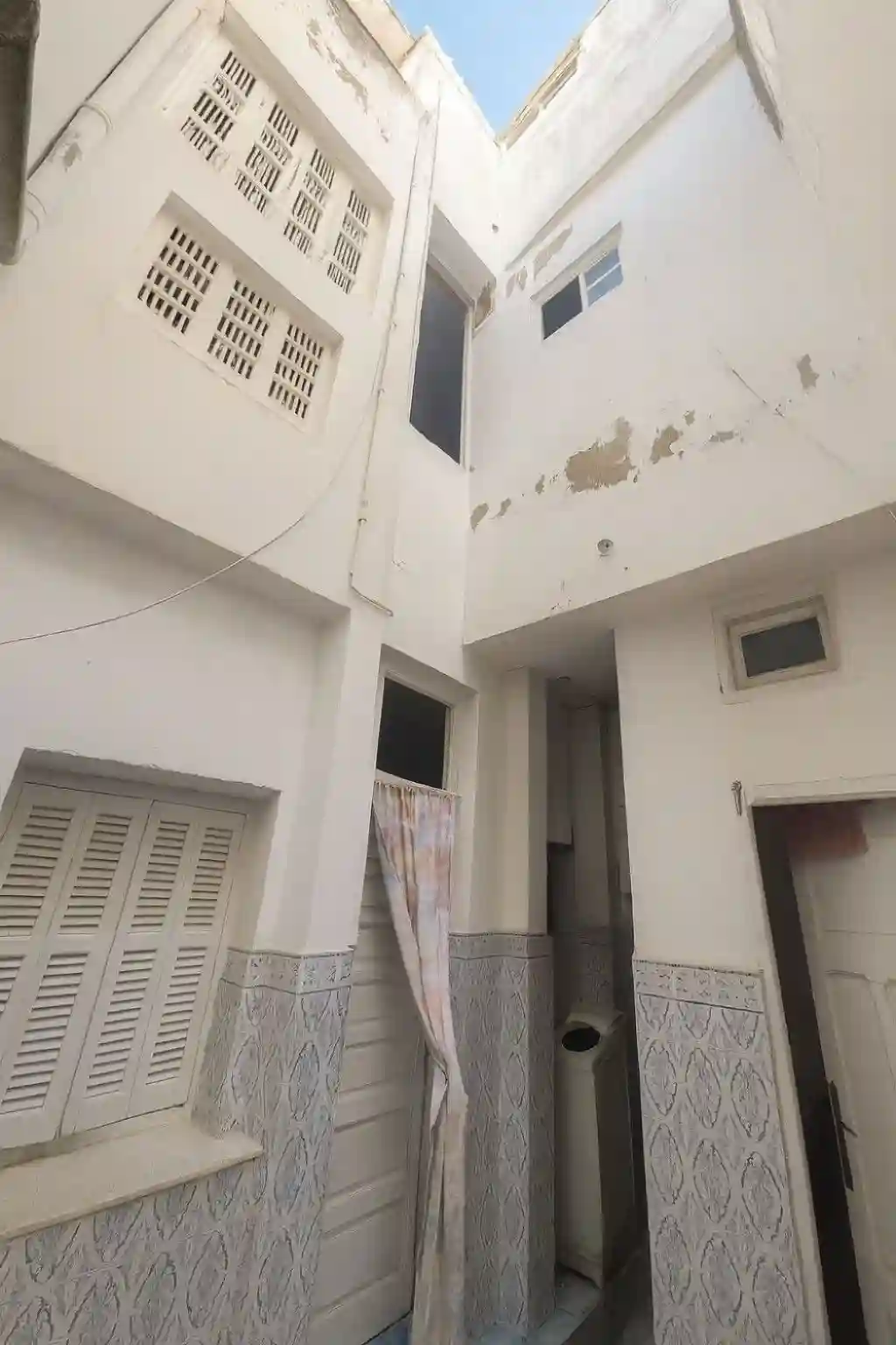 À Vendre – Maison à Deux Niveaux à ben Arous Avec Patio Intérieu - Vue 3