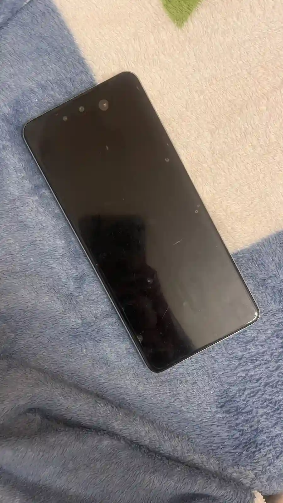 Infinix hot 30 8g 128g en Très bon État à Ariana Ville - Vue 3