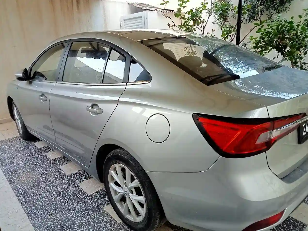 Belle Voiture mg5 à Mahdia Hiboun - Vue 4