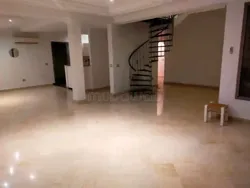 Étage de Villa Quartier Lycée Français