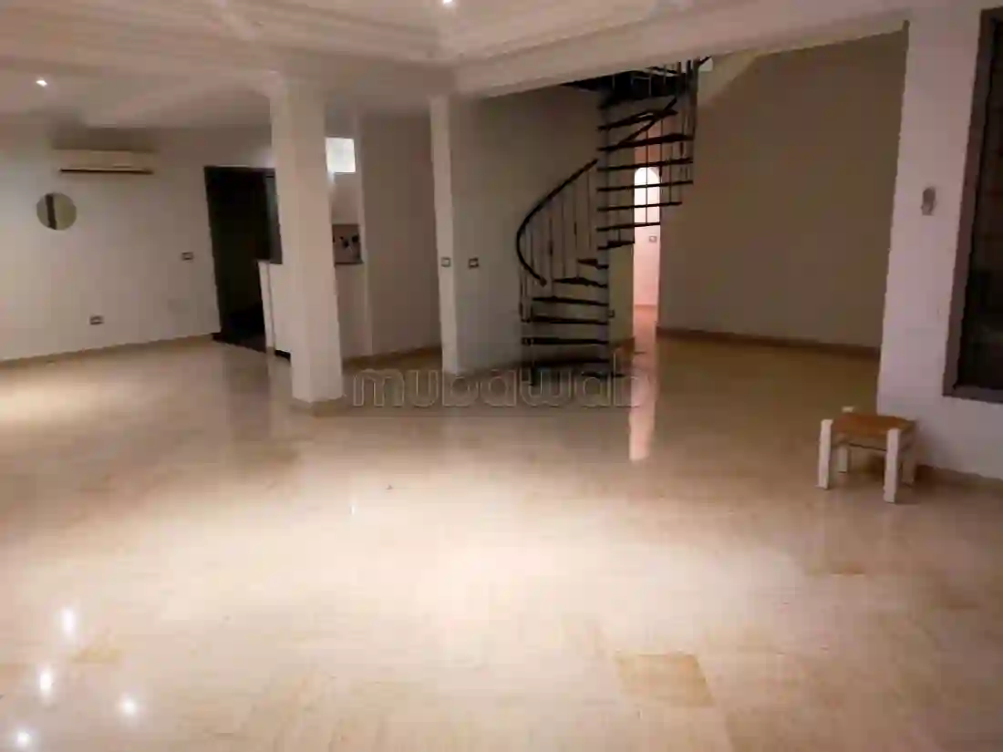 Étage de Villa Quartier Lycée Français