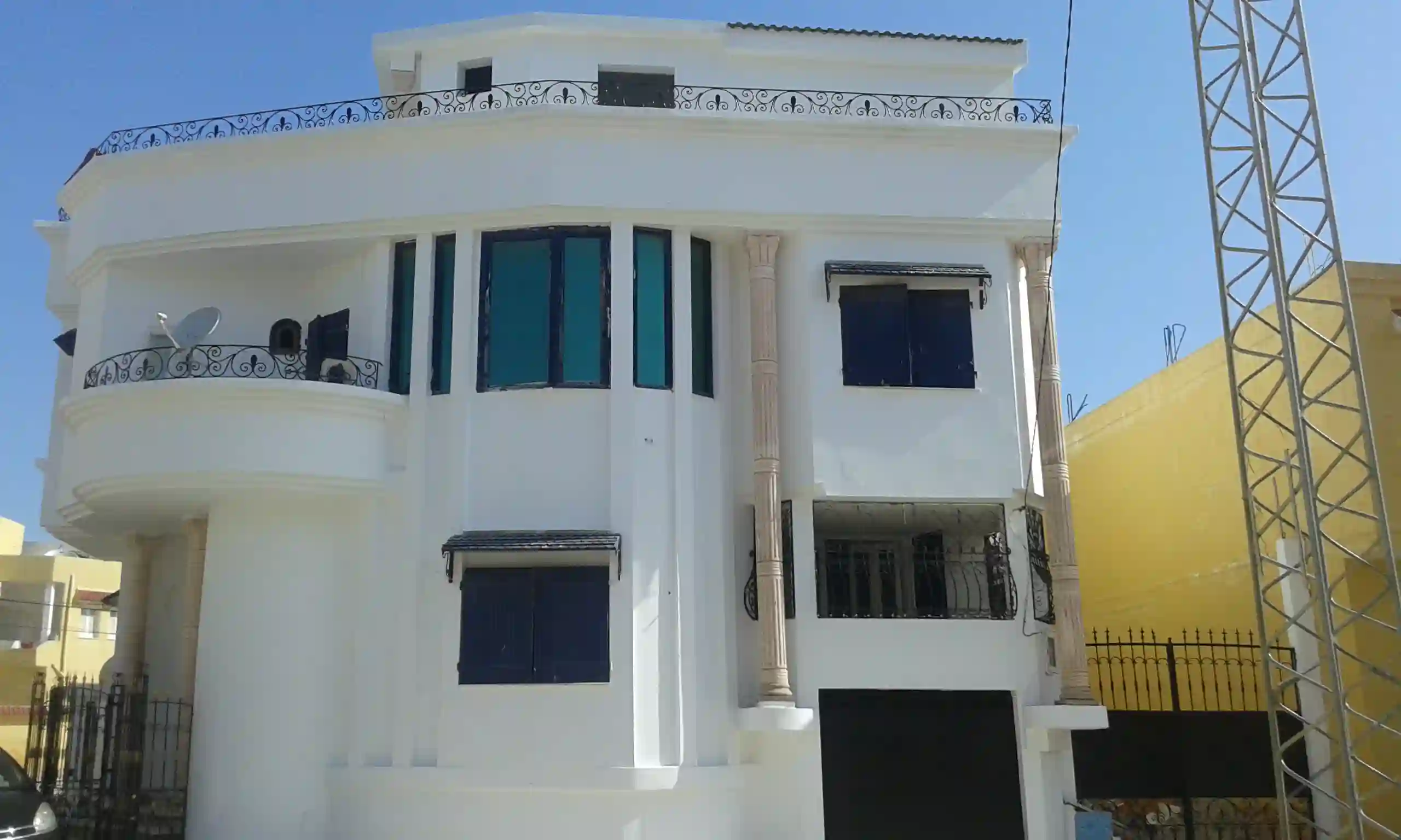 Villas a Langle de Deux rue à Cite El Mourjene