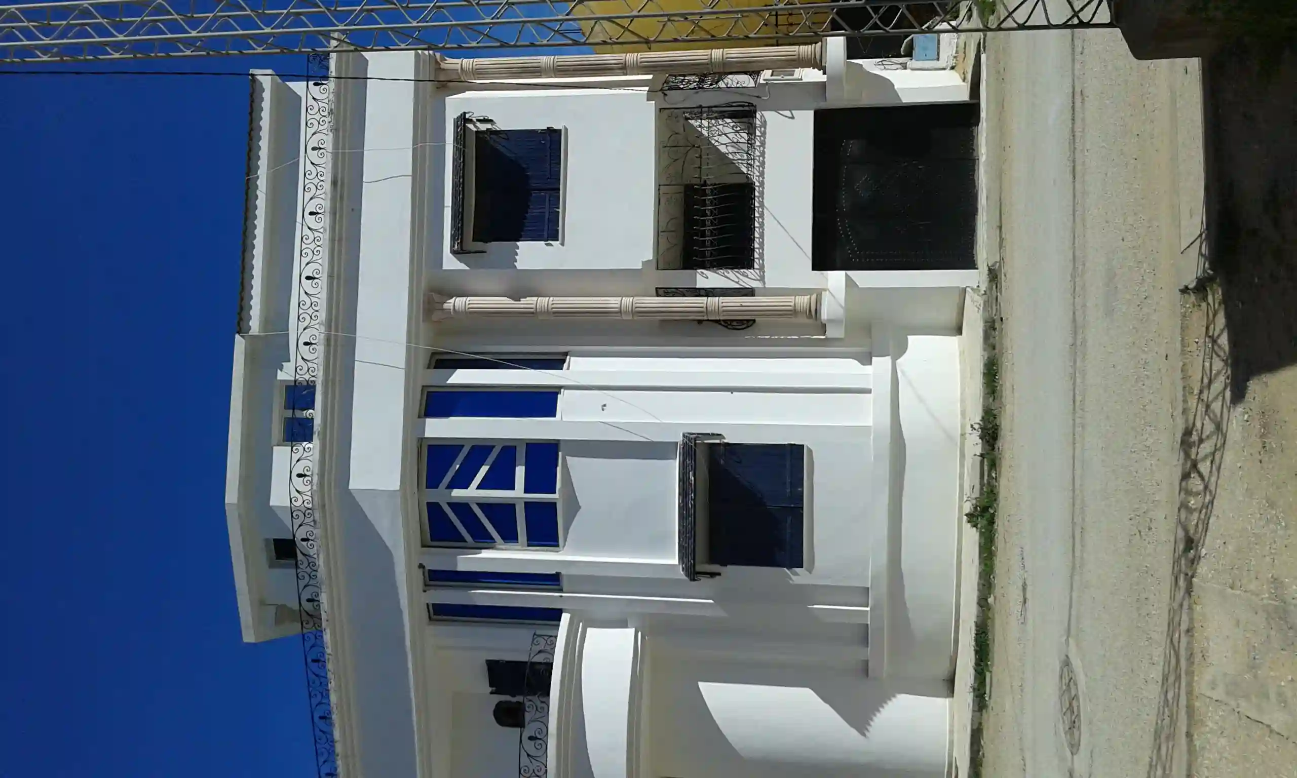 Villas a Langle de Deux rue à Cite El Mourjene - Vue 2