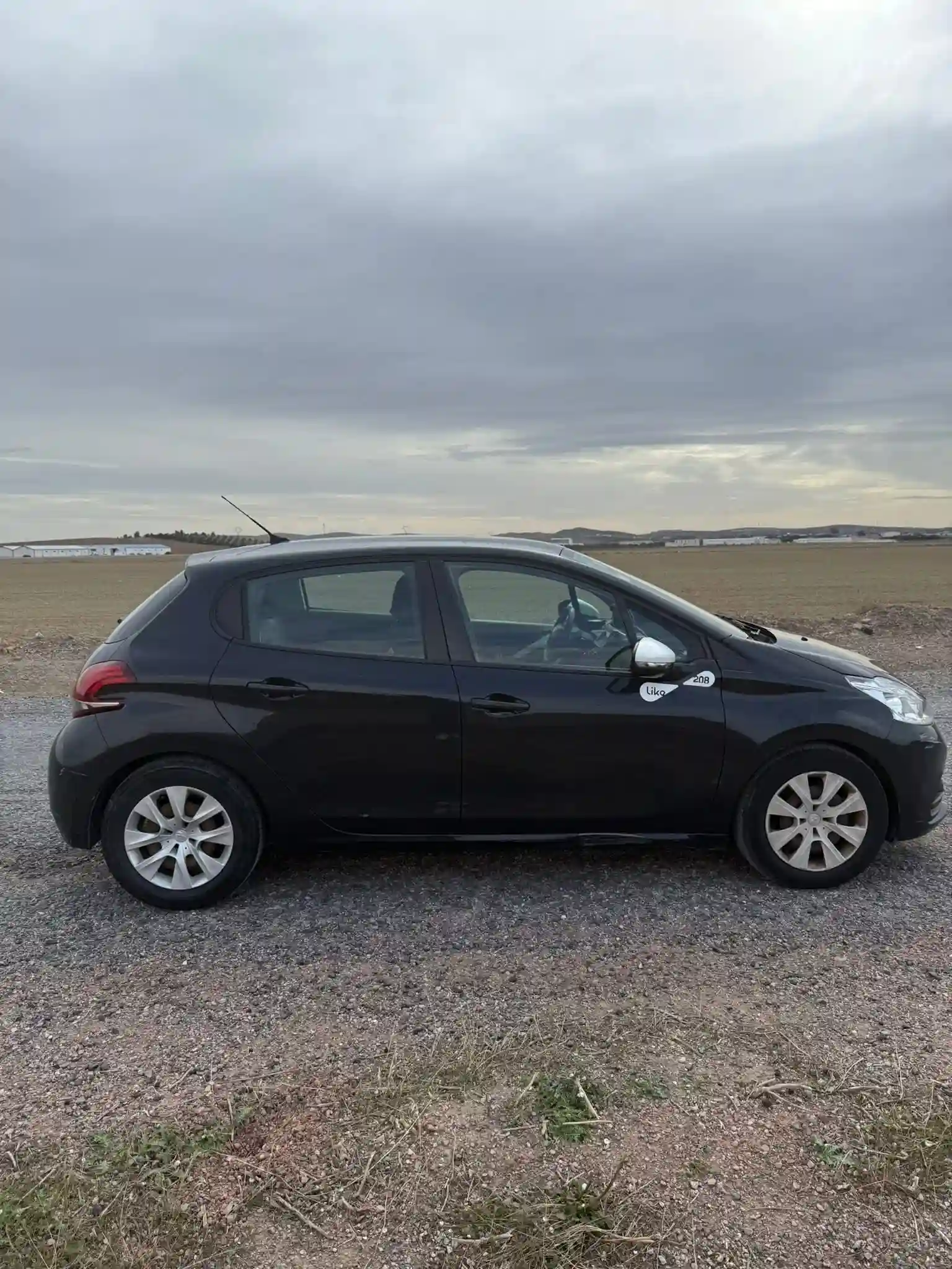 208 1ere Main pop 4cv à La Mannouba - Vue 1