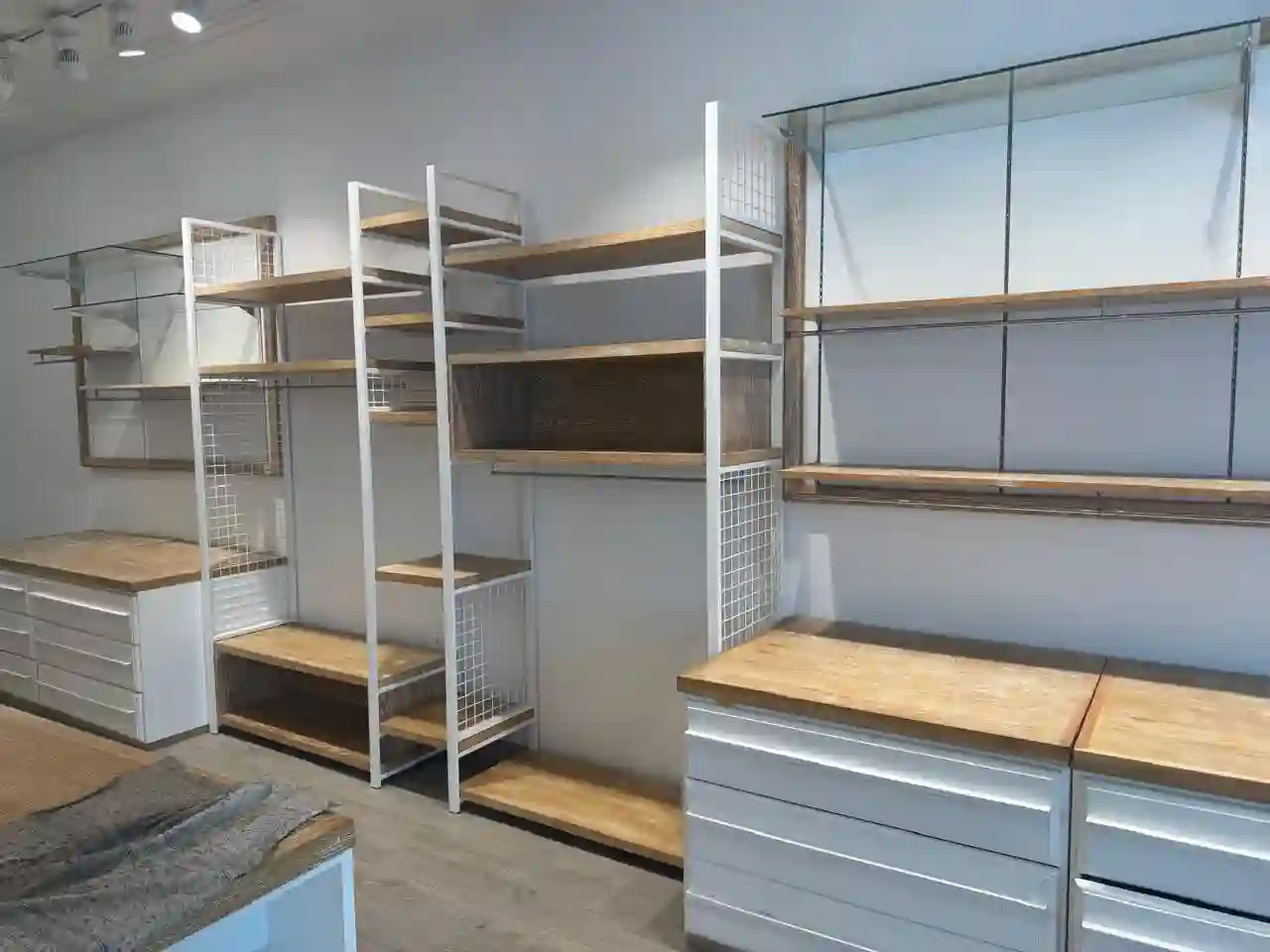 Meubles et Luminaire de Boutique Neuf Idéal 80m2 à La Marsa