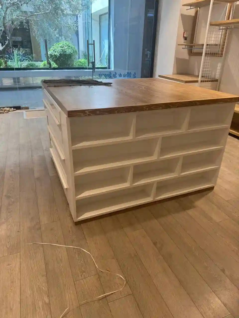 Meubles et Luminaire de Boutique Neuf Idéal 80m2 à La Marsa - Vue 2