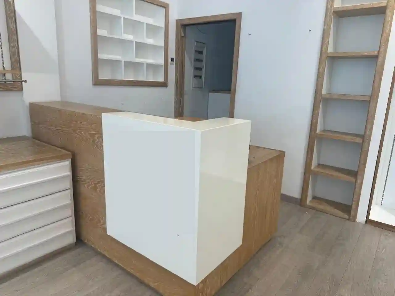 Meubles et Luminaire de Boutique Neuf Idéal 80m2 à La Marsa - Vue 3